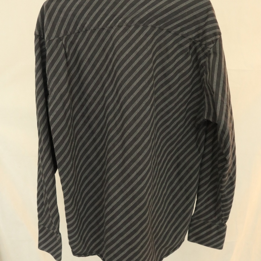 Bugatchi Uomo Button Down - image 4